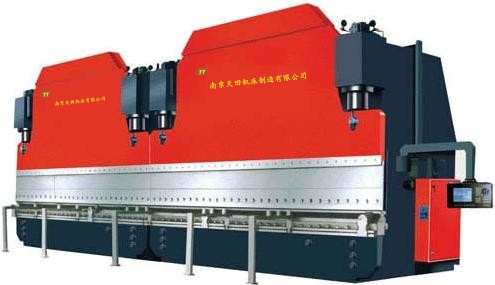 1688539603159577.jpg 雙機(jī)聯(lián)動折彎機(jī)_副本.jpg